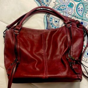 Realer bag w/concealed carry compartments. Many compartments.